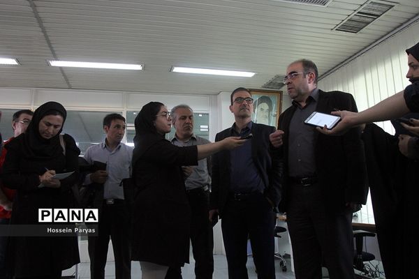 بازدید خبرنگاران از طبقه نهم ساختمان شرکت ارتباطات زیر ساخت در میدان امام خمینی