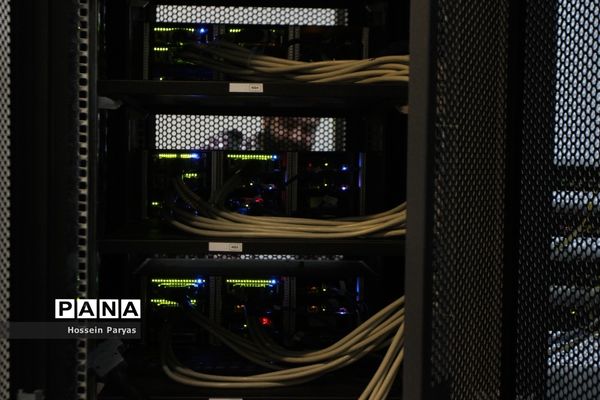 بازدید خبرنگاران از طبقه نهم ساختمان شرکت ارتباطات زیر ساخت در میدان امام خمینی