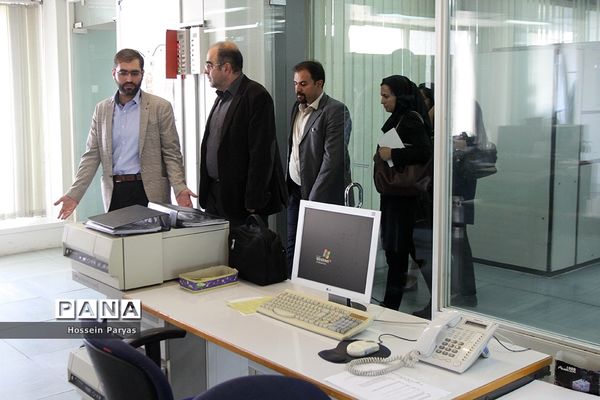 بازدید خبرنگاران از طبقه نهم ساختمان شرکت ارتباطات زیر ساخت در میدان امام خمینی