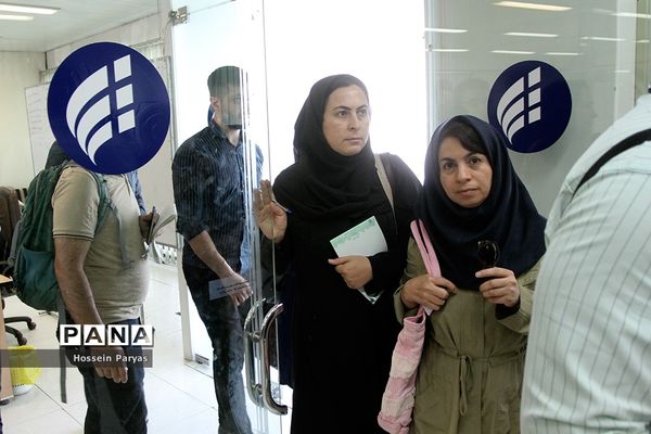 بازدید خبرنگاران از طبقه نهم ساختمان شرکت ارتباطات زیر ساخت در میدان امام خمینی