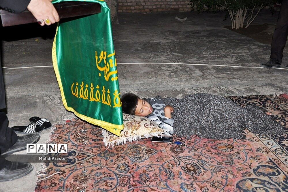 کمک به چندتن ازنیازمندان شهر زیرکوه به همت خادمان حرم امام رضا (ع)