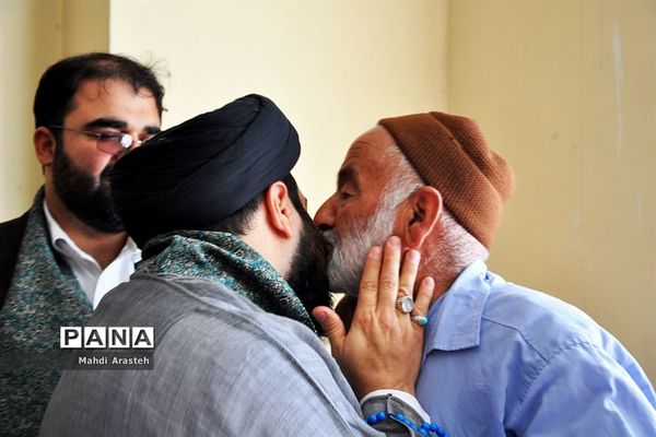 دیدار خادمان رضوی با خانواده شهید عربزاده