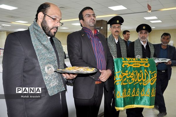 دیدار خادمان رضوی با بیماران بیمارستان شهدای قاین