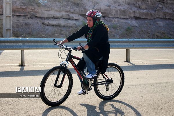مسابقه دوچرخه‌سواری بانوان در تبریز