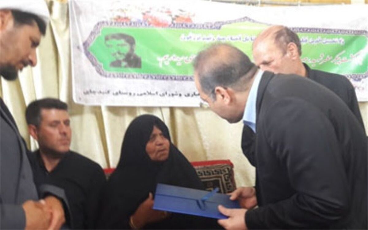 تجلیل مدیرکل آموزش و پرورش استان همدان از خانواده دانش آموز شهید، محراب سهرابلویی