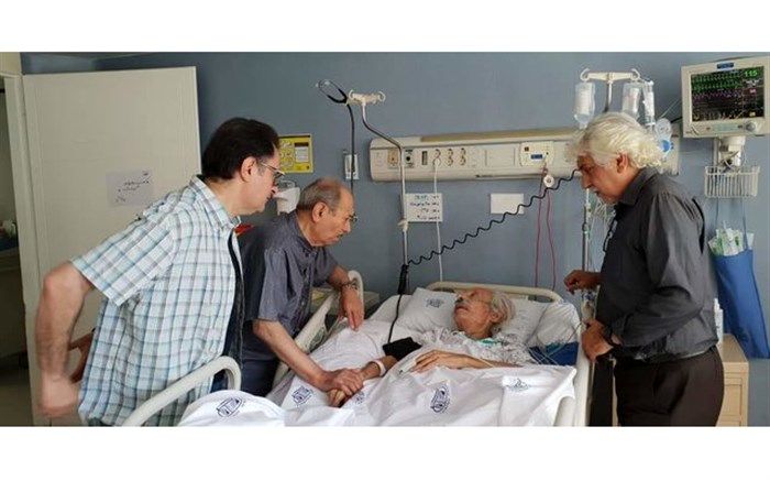 عیادت علی نصیریان از جمشید مشایخی در بیمارستان + تصویر