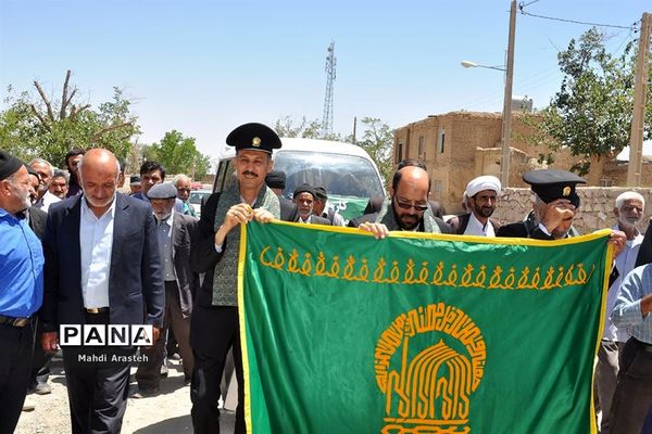 حضور کاروان زیر سایه خورشید در مزار بی بی صاحبه روستای نوزاد شهرستان درمیان