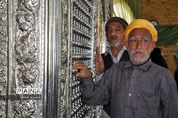حضور کاروان زیر سایه خورشید در مزار بی بی صاحبه روستای نوزاد شهرستان درمیان
