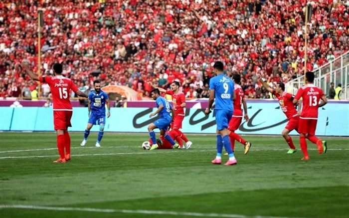 ۲ بازیکن قرمز و آبی به جان هم افتادند!