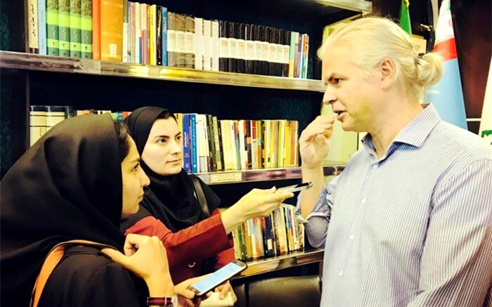 هنرمند فرانسوی: در ایران جز لبخند بر لب های مردم، هیچ ندیدم