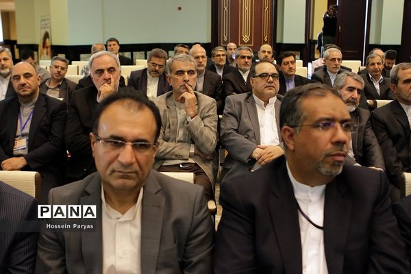 تجدید میثاق ظریف و روسای نمایندگی های ایران در جهان با آرمان های امام خمینی (ره)