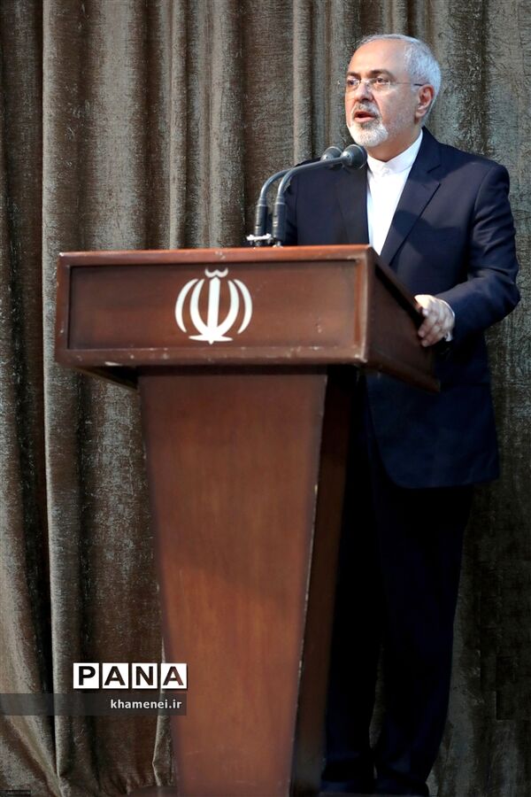 دیدار وزیر امور خارجه، سفیران و مسئولان نمایندگی‌های ایران در خارج از کشور با مقام معظم رهبری