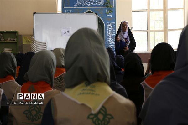 نخستین روز از اردوی دختران پیشتاز