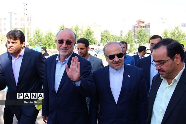 بازدید وزیر ورزش و جوانان و استاندار البرز از پروژه ورزشگاه 6 هزار نفری انقلاب کرج و افتتاح سالن چند منظوره ورزشی