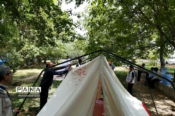 آموزش چوب بندی و چادر زنی در اردوی آمادگی اعضای پیشتاز