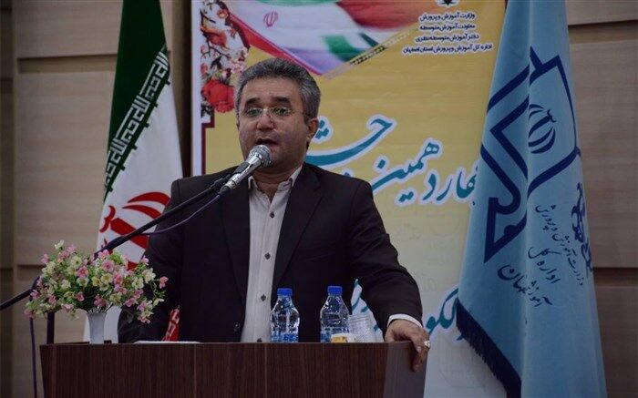 مدیرکل دفتر آموزش متوسطه نظری: ارتقای کیفی نظام آموزشی در گروه ارتقای صلاحیت‌های علمی و حرفه‌ای دبیران است