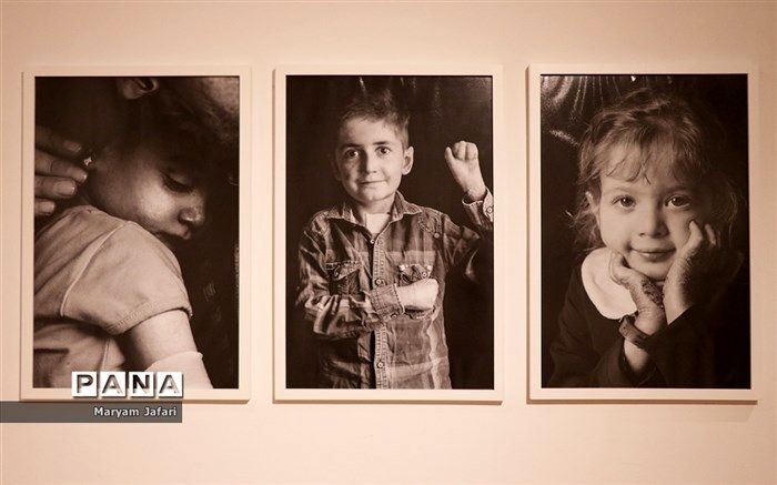 سه‌گانه‌ای برای بام‌های لغزان روی دیوار گالری فردا