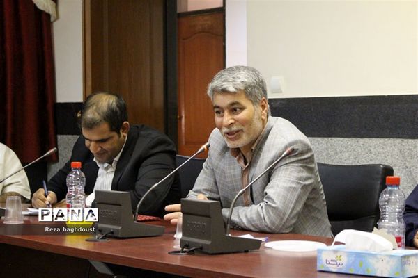 جلسه نقد و بررسی کتاب «فاخته های اردیبهشت»