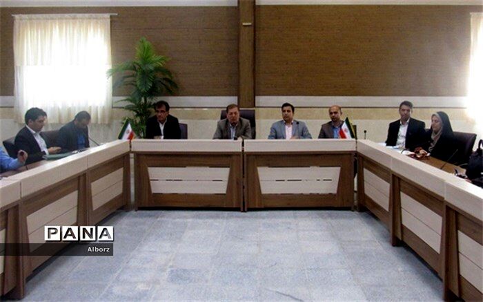 رئیس اداره ارزیابی عملکردآموزش و پرورش البرز: مدارس تنها مجاز به دریافت هزینه بیمه و کتاب هستند