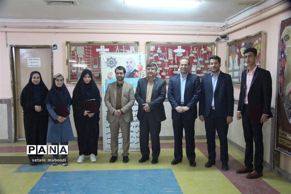 جلسه ابلاغ اعتبار نامه به نمایندگان منتخب شورای دانش آموزی استان همدان