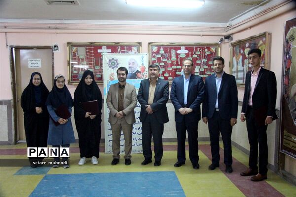جلسه ابلاغ اعتبار نامه به نمایندگان منتخب شورای دانش آموزی استان همدان