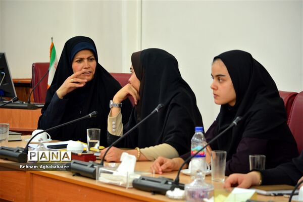 دیدار نمایندگان مجلس و مجمع دانش آموزی خوزستان با مدیرکل آموزش و پرورش و استاندار