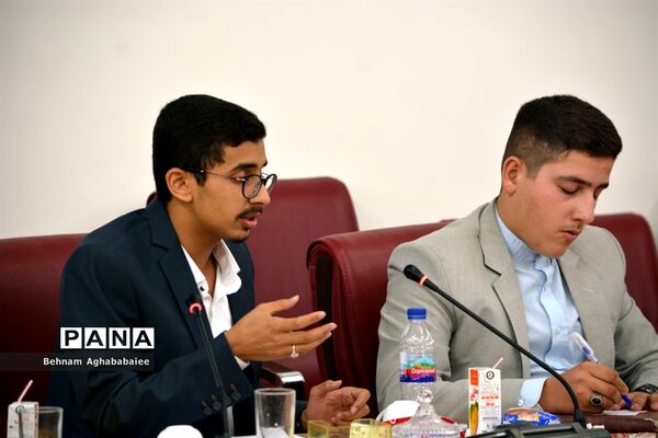 دیدار نمایندگان مجلس و مجمع دانش آموزی خوزستان با مدیرکل آموزش و پرورش و استاندار