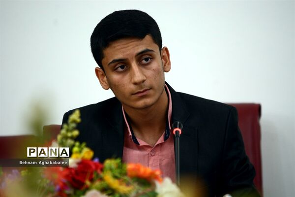 دیدار نمایندگان مجلس و مجمع دانش آموزی خوزستان با مدیرکل آموزش و پرورش و استاندار