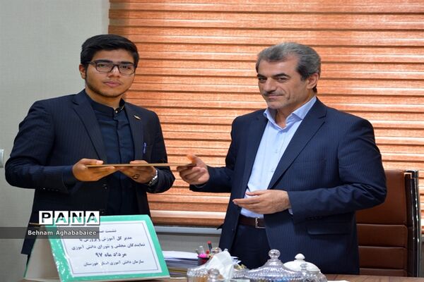 دیدار نمایندگان مجلس و مجمع دانش آموزی خوزستان با مدیرکل آموزش و پرورش و استاندار