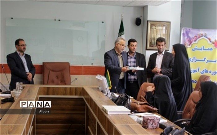 جلسه توجیهی آموزش‌دهندگان سوادآموزی ناحیه یک کرج برگزار شد