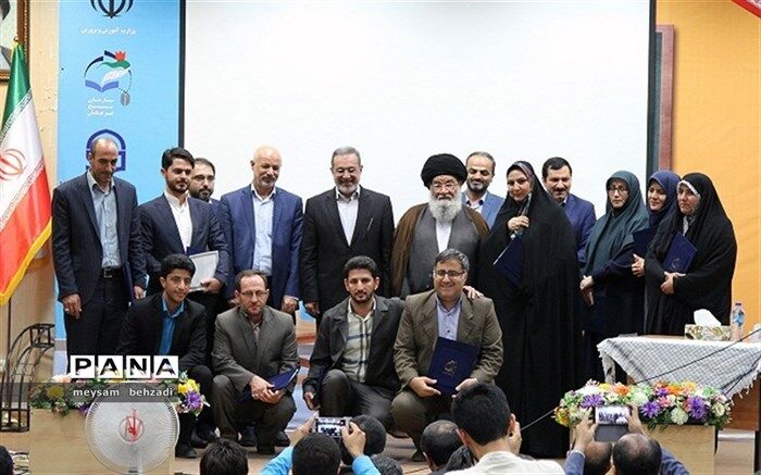کسب رتبه اول مقاله نویسی در چهاردهمین جشنواره علمی-پژوهشی فرهنگیان بسیجی توسط معلمان کرمانی