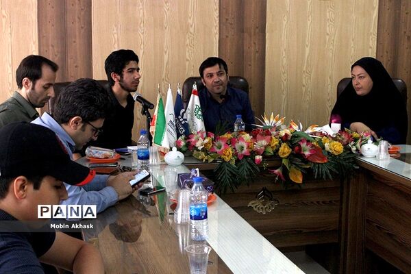 نشست صمیمی خبرنگاران پانا با علیرضا رنجی پور، بازیگر و طنز پرداز
