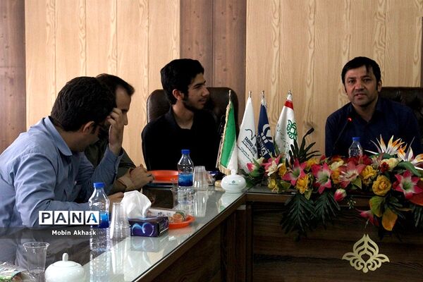 نشست صمیمی خبرنگاران پانا با علیرضا رنجی پور، بازیگر و طنز پرداز