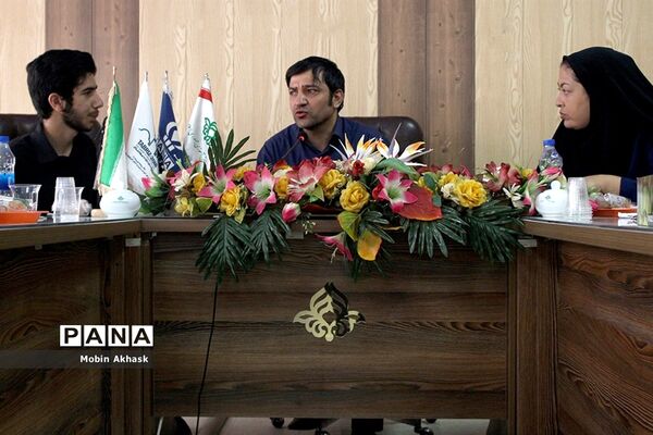 نشست صمیمی خبرنگاران پانا با علیرضا رنجی پور، بازیگر و طنز پرداز