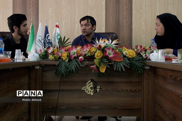 نشست صمیمی خبرنگاران پانا با علیرضا رنجی پور، بازیگر و طنز پرداز