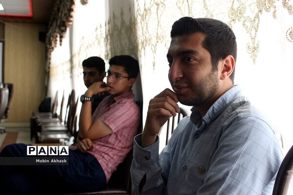نشست صمیمی خبرنگاران پانا با علیرضا رنجی پور، بازیگر و طنز پرداز