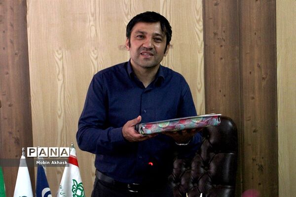 نشست صمیمی خبرنگاران پانا با علیرضا رنجی پور، بازیگر و طنز پرداز