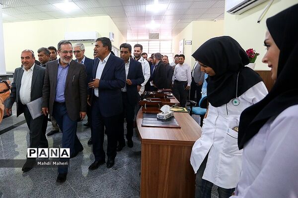 بازدید وزیر آموزش و پرورش از پروژه‌های عمرانی استان کرمان