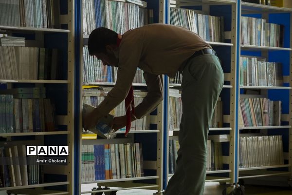 بازدید دانش آموزان پیشتاز پسر هشتمین اردوی ملی از باغ کتاب