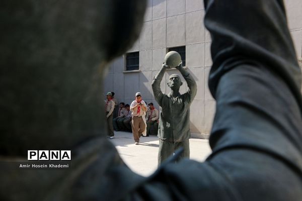 بازدید دانش آموزان پیشتاز هشتمین اردوی ملی از باغ موزه قصر