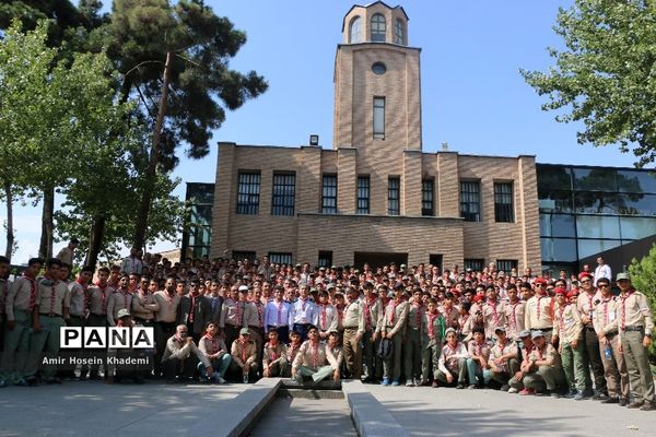 بازدید دانش آموزان پیشتاز هشتمین اردوی ملی از باغ موزه قصر