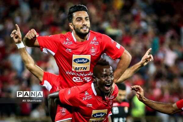 دیدار تیم های پرسپولیس و فولاد خوزستان