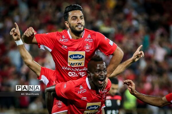 دیدار تیم های پرسپولیس و فولاد خوزستان