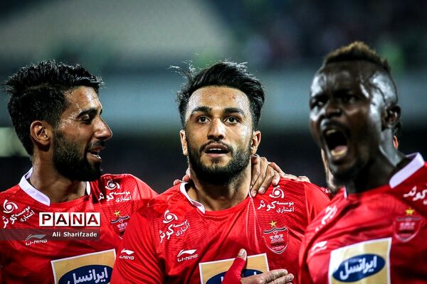 دیدار تیم های پرسپولیس و فولاد خوزستان