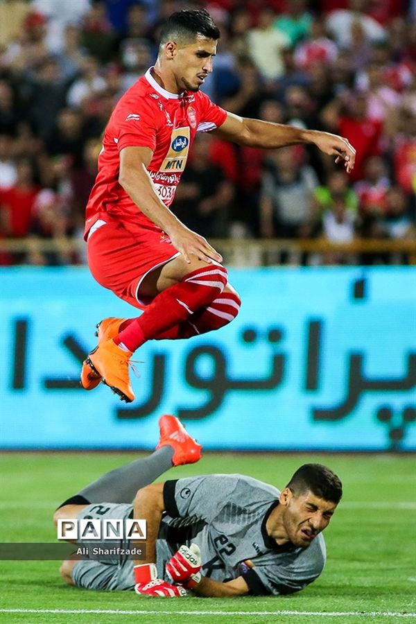 دیدار تیم های پرسپولیس و فولاد خوزستان