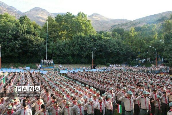 مراسم اهدای پرچم افتخار به گروه‌های  پیشتاز برتر حاضر در اردوی ملی