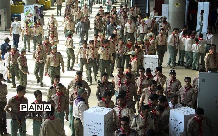 باغ کتاب تهران میزبان دانش‌آموزان پیشتاز پسر شد