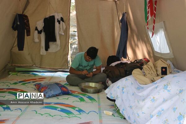طبخ غذا توسط دانش آموزان البرزی در هشتمین اردوی ملی  پیشتازان کشور