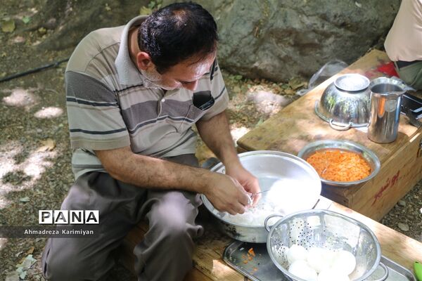 پخت ناهار در اردوی ملی پیشتازان پسر در اردوگاه باهنر تهران