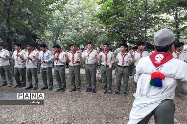 حضوردانش آموزان پسر  کهگیلویه و بویراحمد در اردوی ملی پیشتازان  کشور با لباس بومی و محلی